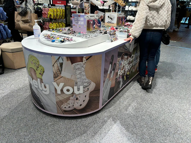 靴用アクセサリー展示什器